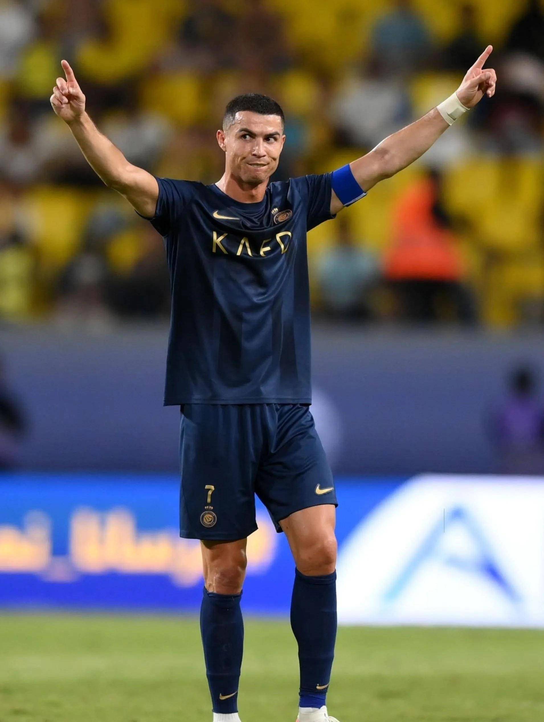 埃奇库姆成76人队史最年轻得分20+助攻5+且0失误球员（埃奇库姆成76人史上最年轻单场20+分5+助攻零失误球员）