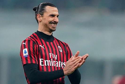 每体：巴萨只想免签塞内西，无意支付转会费将其引进（每体：巴萨倾向自由身签下塞内西，不考虑支付转会费）