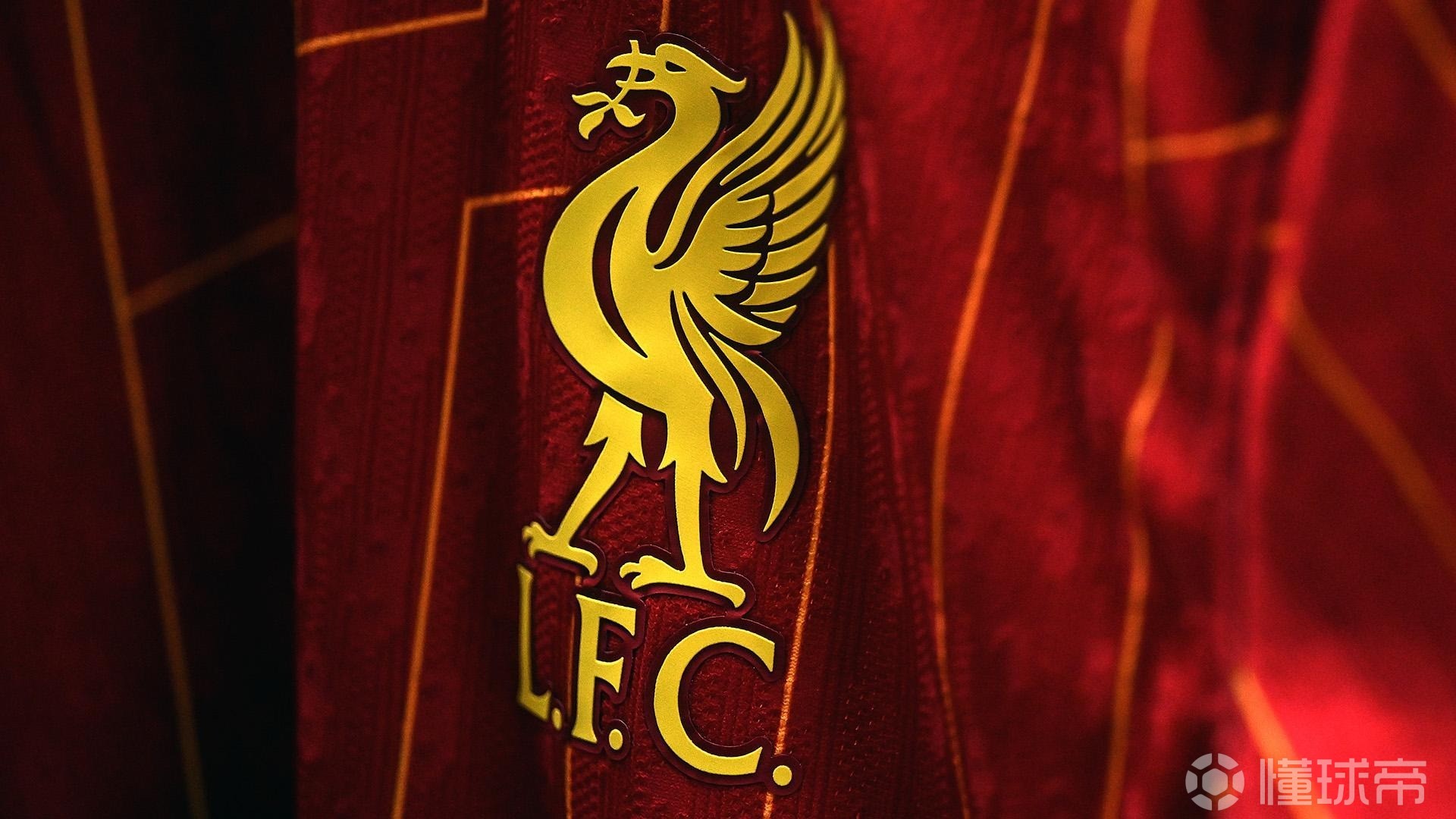 基米希穿充气南瓜装庆祝万圣节，德国队友劳姆赞其为“超模”（基米希穿充气南瓜服庆祝万圣节，德国队友劳姆直呼像超模）