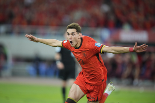 包揽9球拳打亚马尔脚踢哈兰德 姆巴佩有望破C罗神纪录（独揽9球压制亚马尔、哈兰德 姆巴佩有望冲击C罗神纪录）