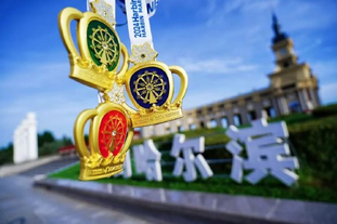 19岁212天，麦利是纽卡队史第二年轻在英超单场传射的球员（19岁212天的麦利成为纽卡史上在英超单场完成传射的第二年轻球员）