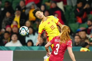 达成尤文生涯200场里程碑，洛卡特利获赠纪念球衣（洛卡特利迎尤文生涯第200场，获赠纪念球衣）