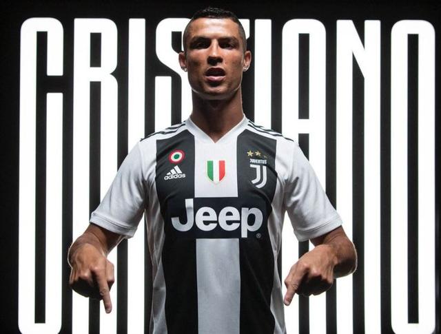 小将赛后拥抱母亲太感人（赛后小将与母亲相拥，场面动人）